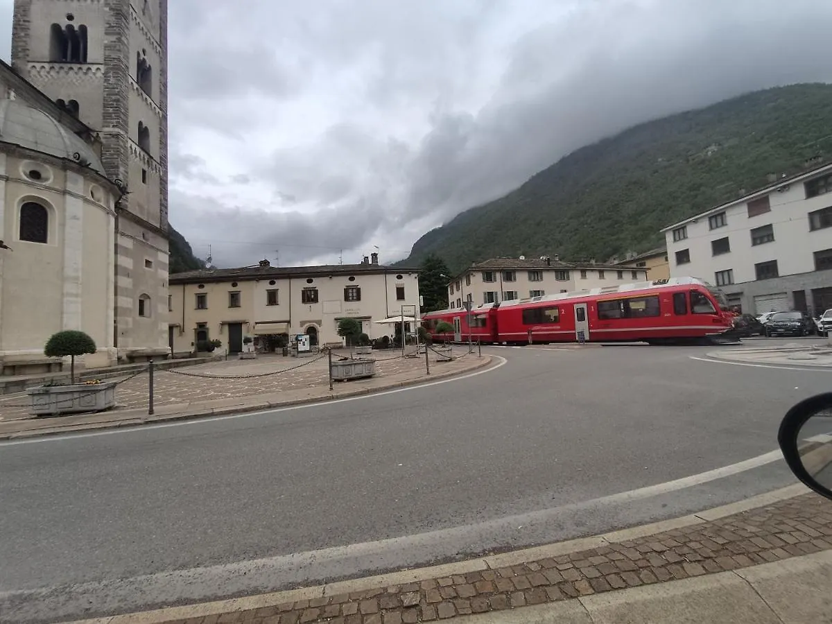 Tirano Express Luxury Apartments 0*,